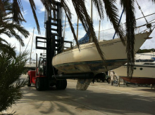 forklift truck attachment for boat handling
